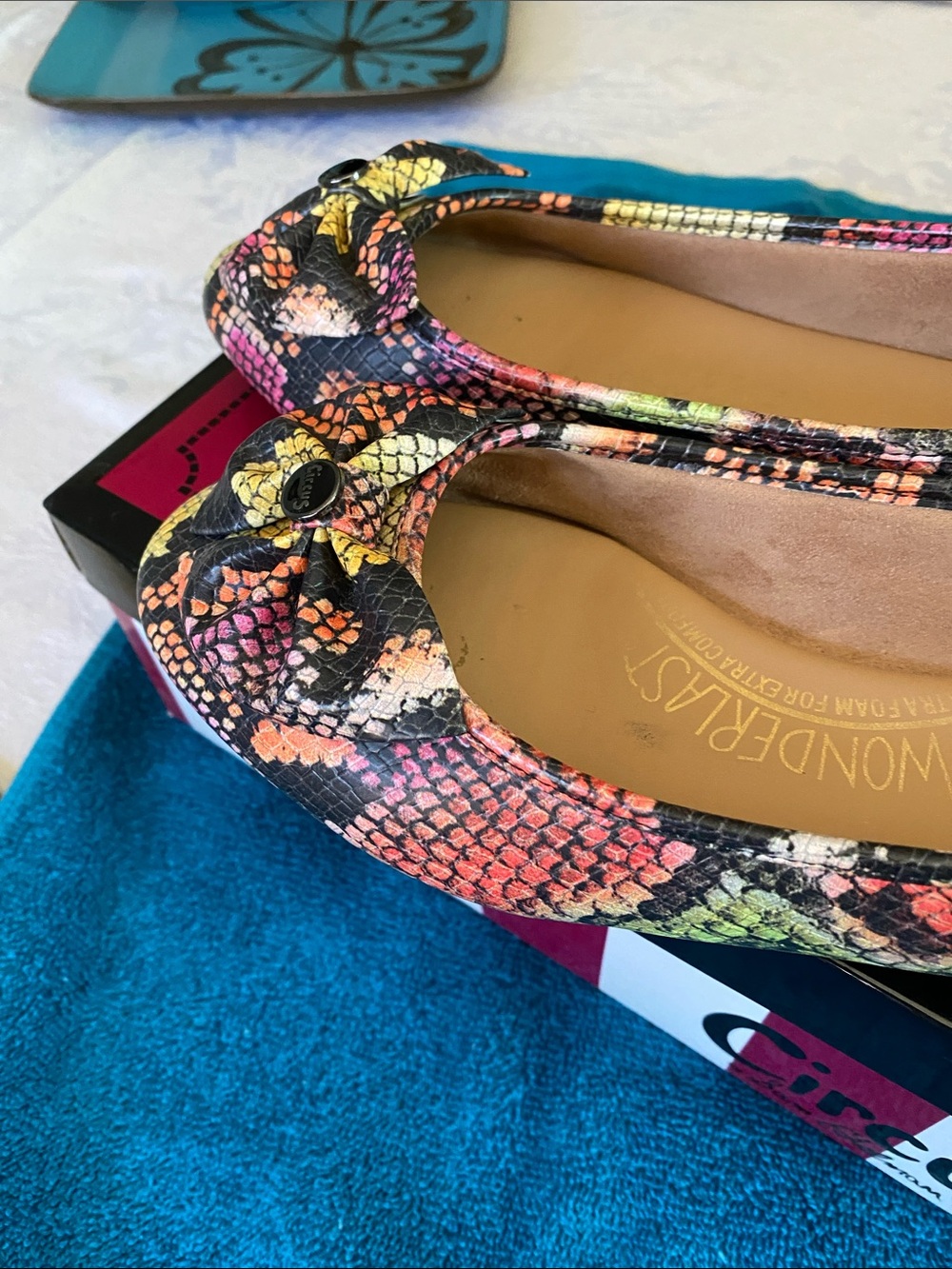 Sam  Edelman Patterned Flats in Black & Pink